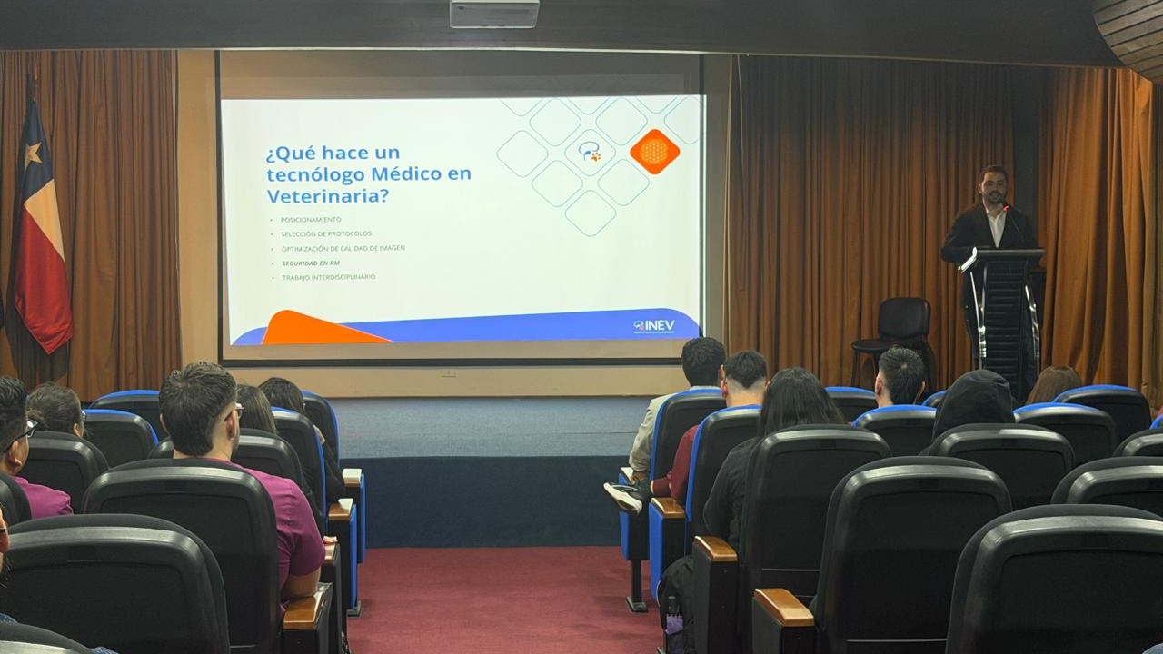 Conferencia en la Universidad del Alba exploró los avances de la imagenología veterinaria